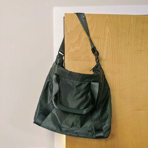 LULULEMON - Carry the Day Bag